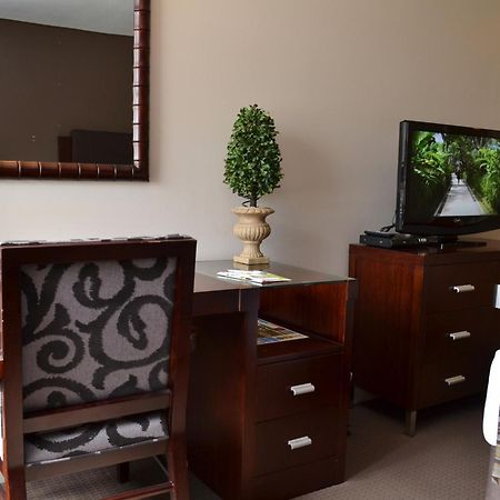 เมดิสัน พลาซา ทาวน์สวิลล์ Hotel ทาวน์วิล ภายนอก รูปภาพ